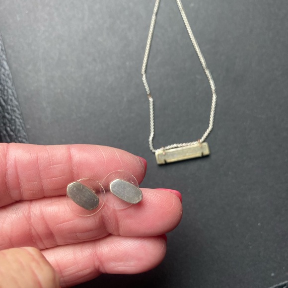 Kendra Scott necklace and earrings set with bag - Picture 3 of 11